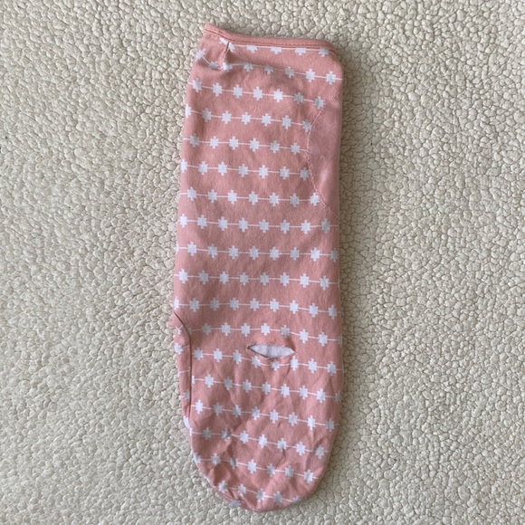 SwaddleMe Velcro Baby Swaddle (Pink/White) - Picture 4 of 16